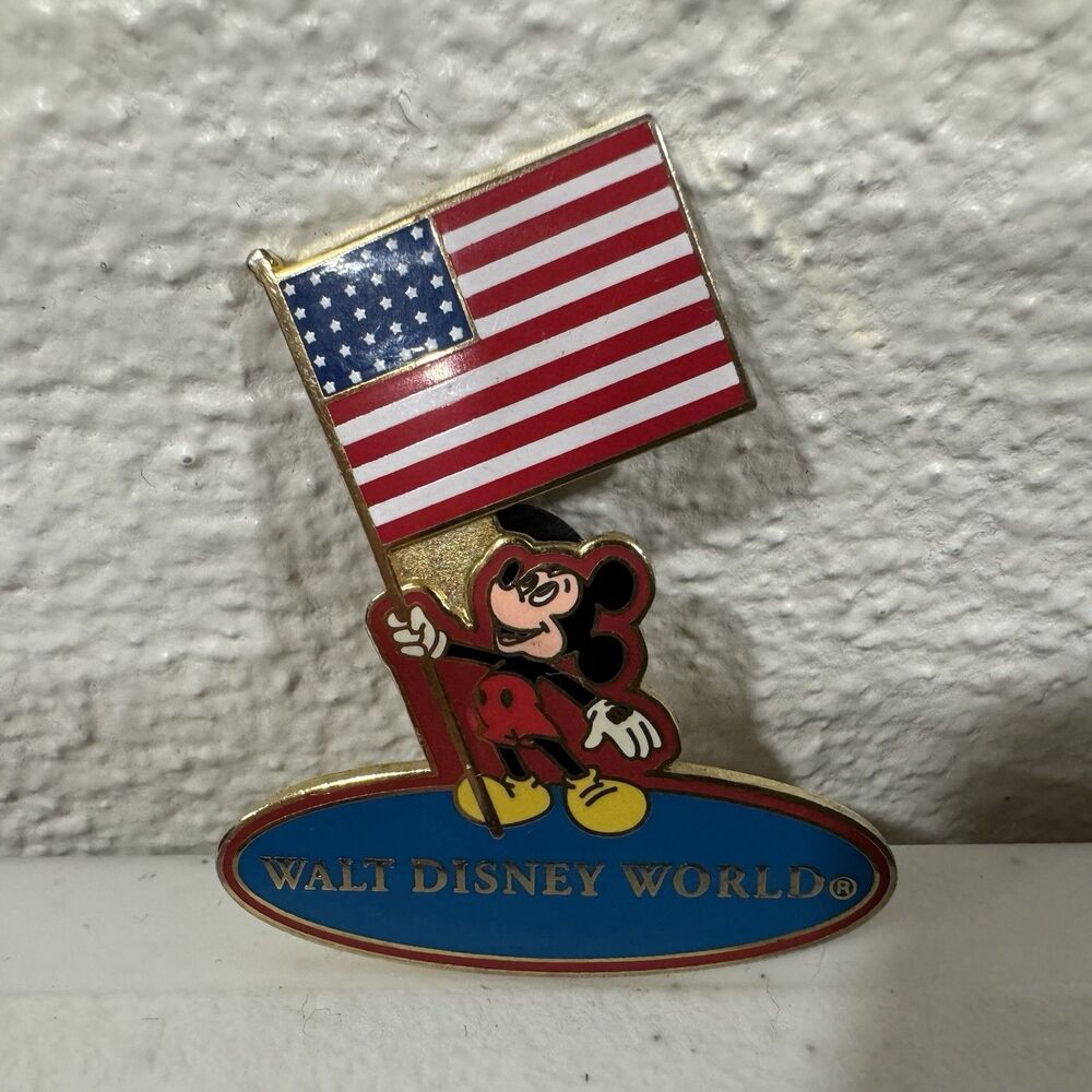 Vintage 2002 Disney WDW Mickey Mouse American USA Flag Patriotic Trading Pin